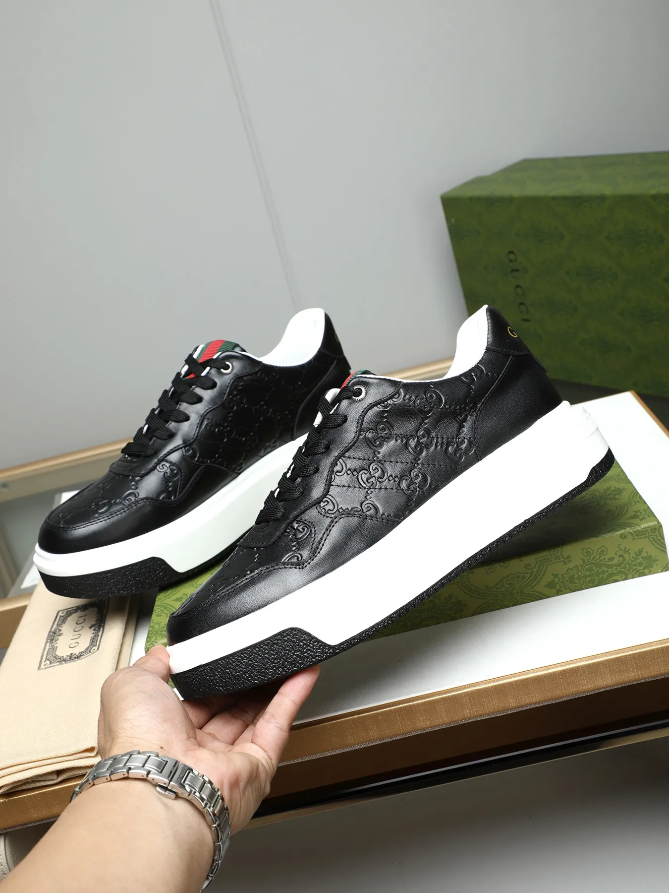 Men's shoes 💰480 New men's shoes GUCCI Fashion trend Made of first-layer calfskin ➕ washed sheep lining! The foot feels super comfortable and the workmanship is impeccable. Foam ultra-light outsole, size: 38-44 (45 customized) 4 colors to choose from!